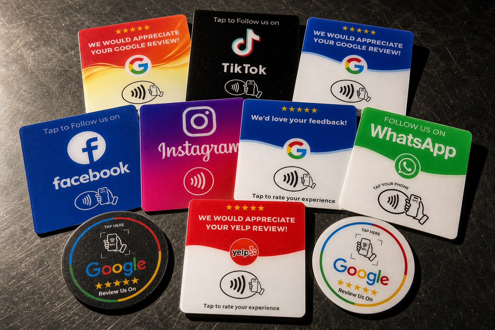 Bedruckte NFC-Karte mit der Bitte um eine Google-Bewertung und dem Hinweis zum Antippen